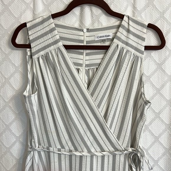 Calvin Klein gray & white dress, size 10, only worn once, like new condition - Picture 2 of 7